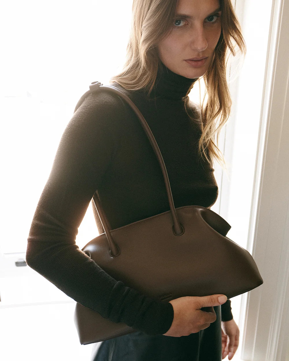 AUVRA DARK BROWN