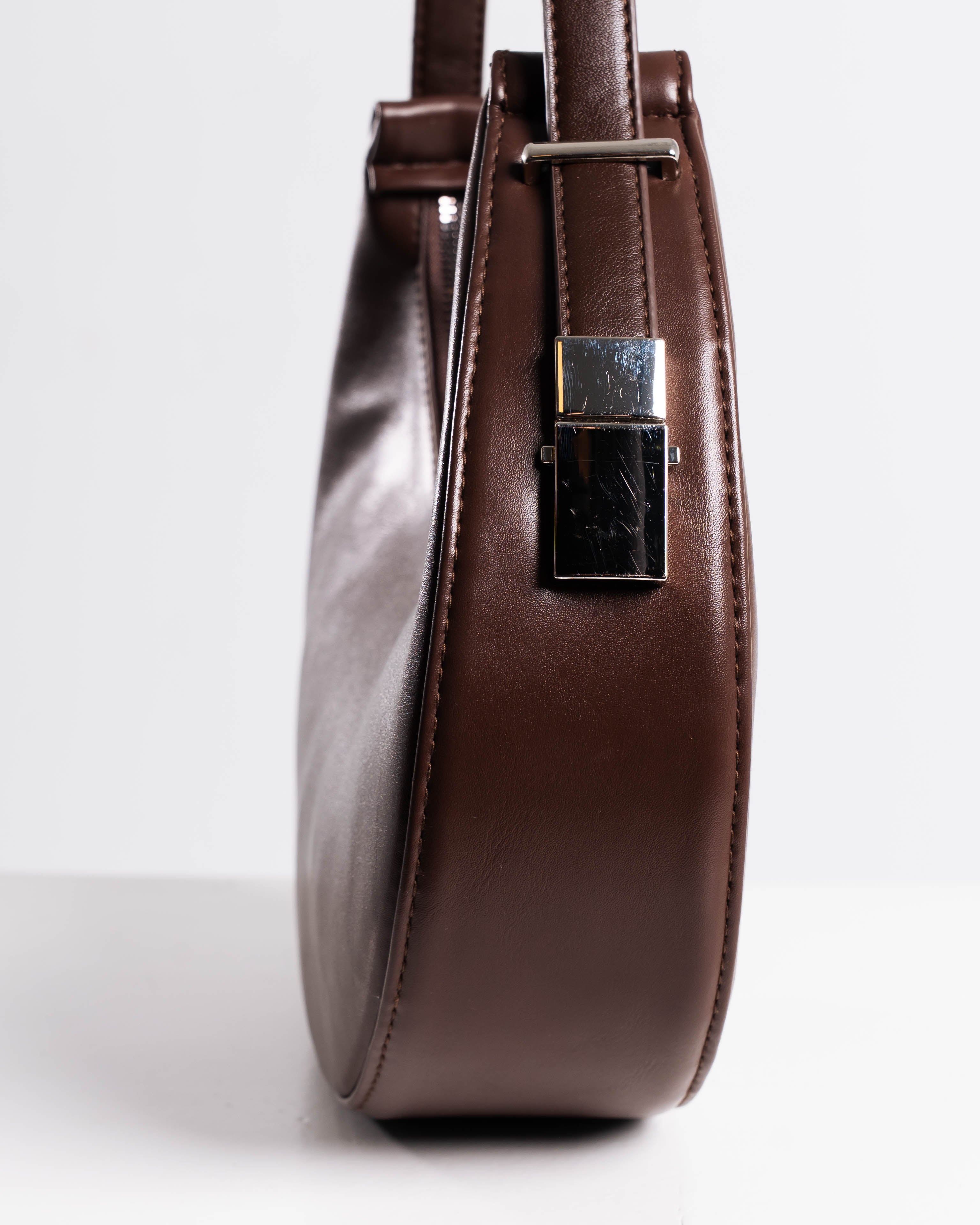 LUMI Crescent Dark Brown