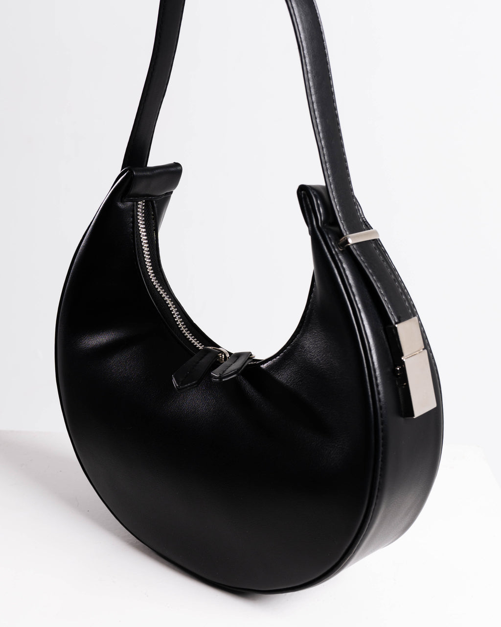 LUMI Crescent Black