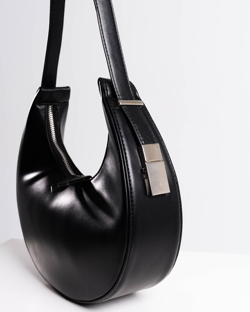 LUMI Crescent Black